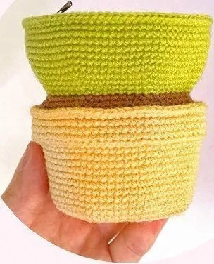 Colocando los ojos de seguridad en el amigurumi