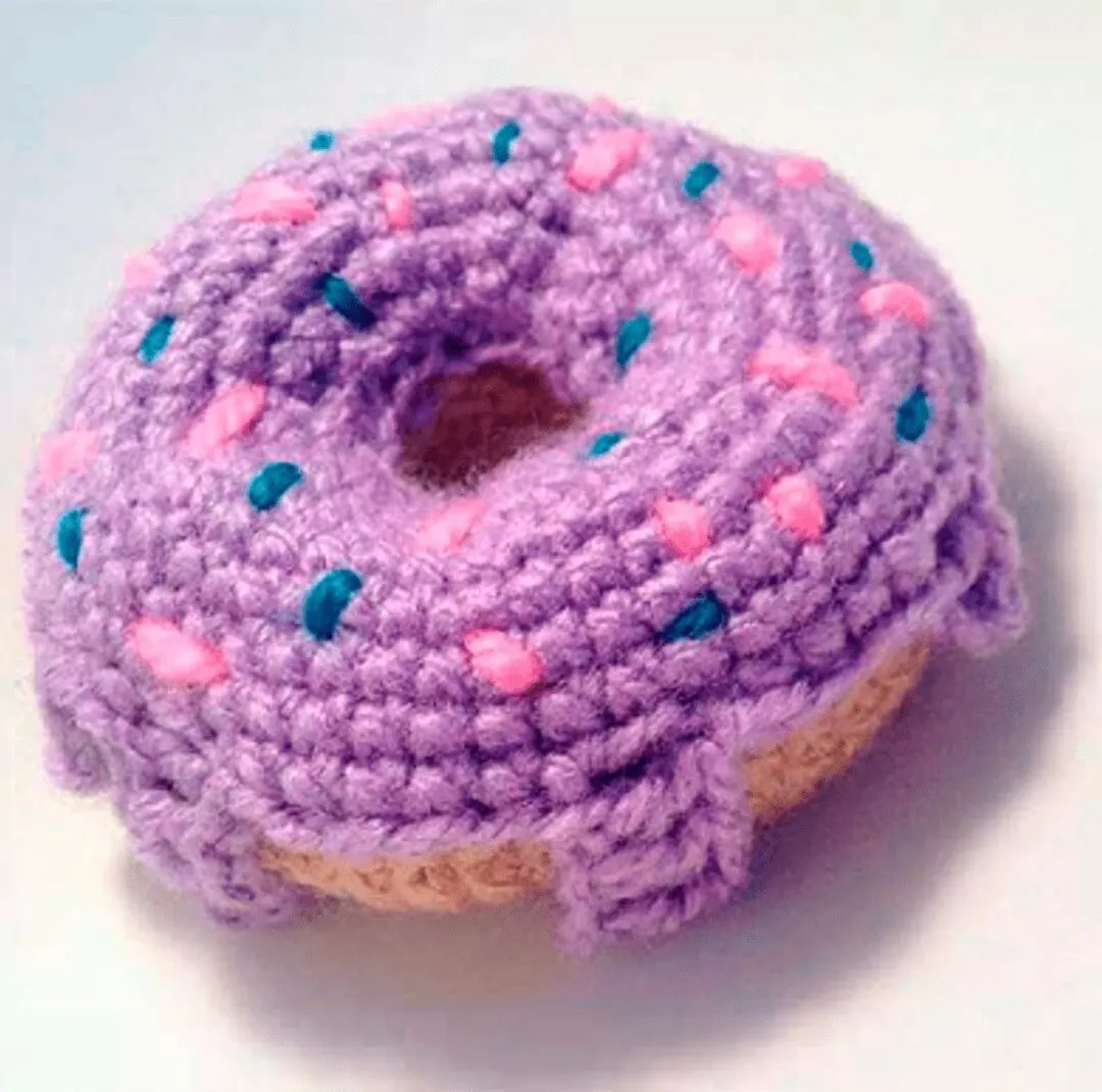 Llavero de donut tejido a crochet.