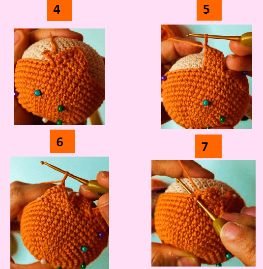 Una Imagen De Cuatro Paneles Que Muestra Los Pasos Para Tejer Una Esfera Naranja Que Recuerda a Una Creación De Chicas Superpoderosas Cada Panel Está Etiquetado Numéricamente Del 4 Al 7 Las Manos Que Sostienen El Trabajo De Crochet Y Los Ganchos Son Visibles Lo Que Muestra La Progresión En El Proceso De Crochet Varios Alfileres De Colores Marcan Puntos Específicos