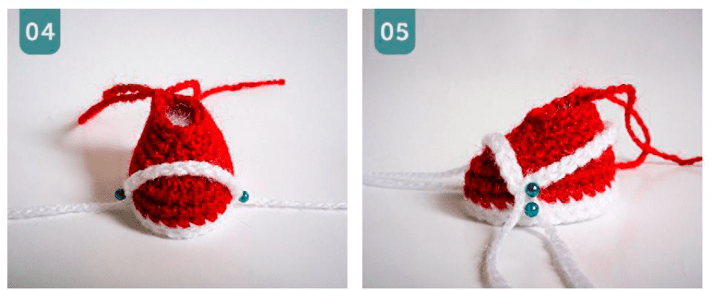 Dos Imágenes Muestran Los Pasos Para Hacer Una Prenda Roja Y Blanca Tejida a Crochet La Imagen De La Izquierda paso 04 Muestra La Base Con Hilo Y Alfileres Rojos Y Blancos La Imagen De La Derecha paso 05 Revela Un Mayor Progreso Con El Hilo Blanco Formando Ahora Un Patrón Cruzado En Un Lado