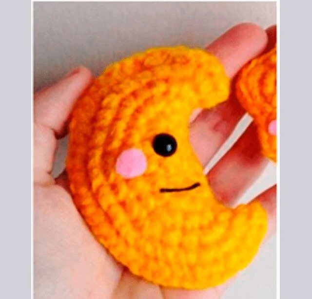 Llavero patron gratis amigurumi luna