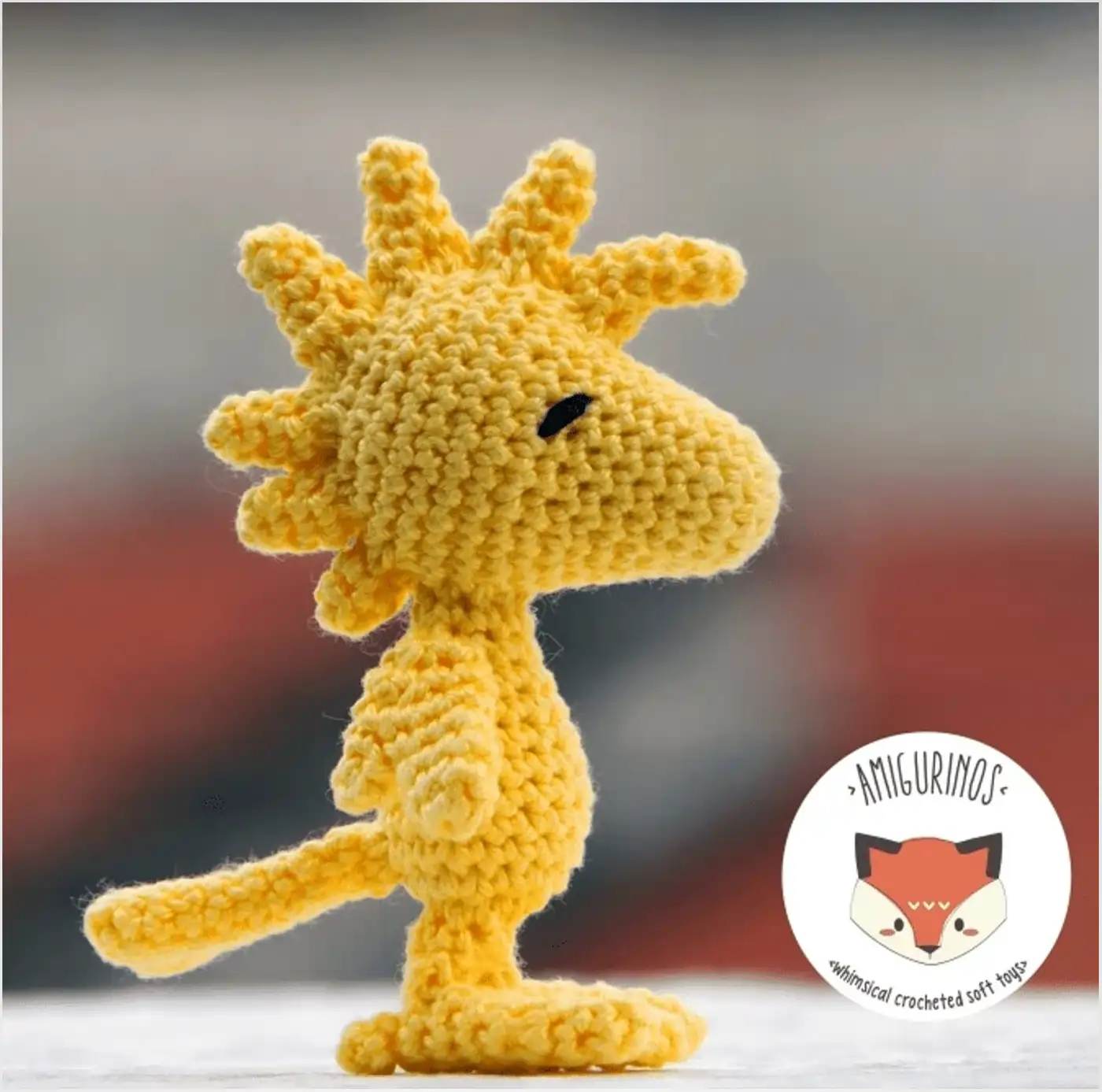 Muñeco amigurumi de Woodstock, el pájaro amarillo amigo de Snoopy, tejido a crochet paso a paso