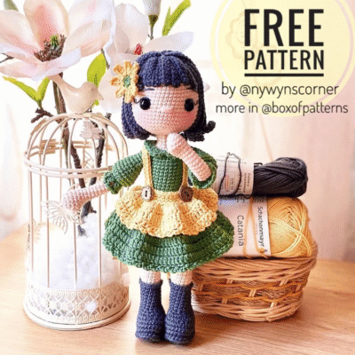Adorable Muñeca Amigurumi De Crochet Emma Con Un Vestido Verde patrón Gratuito Disponible