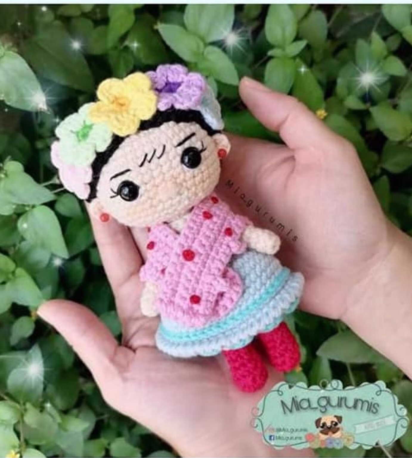 Adorable Amigurumi De Frida Kahlo Muñeca Tejida a Crochet Con Corona De Flores