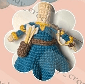Adorable Amigurumi De Mérida Tejido a Crochet Con Vestido Verde Azulado Y Portando Flechas