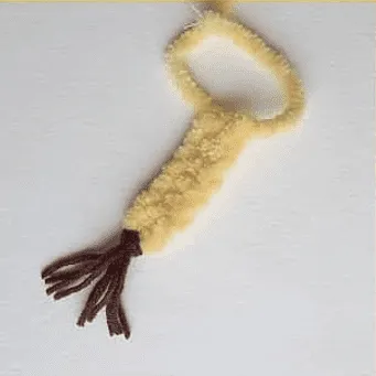Melena de león para mascota, hecha a mano, de color amarillo claro, con borla marrón.