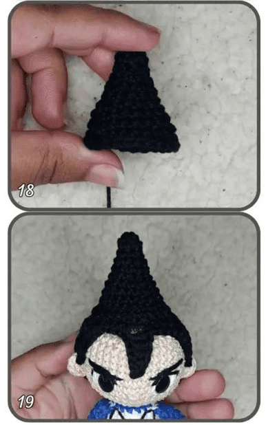 Imagen De Dos Paneles Que Muestra Una Figura De Crochet En Proceso El Panel Superior Muestra Una Mano Que Sostiene Una Pequeña Pieza Triangular Negra El Panel Inferior Muestra La Pieza Triangular Unida a La Cabeza De Un Muñeco Amigurumi Vegeta Que Se Asemeja a Un Cabello Negro Puntiagudo Los Pasos 18 Y 19 Están Etiquetados