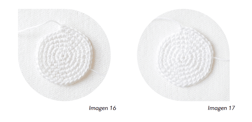 Dos Imágenes Que Muestran Patrones Circulares De Crochet Hechos Con Hilo Blanco Sobre Un Fondo De Tela Blanca El Patrón Está Bien Cosido En Círculos Concéntricos La Imagen De La Izquierda Tiene La Etiqueta imagen 16 Y La Imagen De La Derecha Tiene La Etiqueta imagen 17
