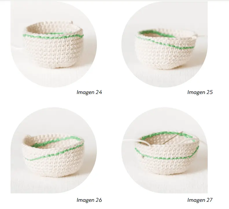 Cuatro Imágenes Etiquetadas imagen 24 a imagen 27 Muestran El Progreso De Tejer Una Canasta Pequeña Blanca Y Verde Cada Imagen Representa Una Etapa Diferente En El Proceso De Creación Con Los Lados De La Canasta Elevándose Y Formándose Gradualmente