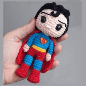 Cómo tejer un adorable Superman amigurumi a crochet paso a paso (Patrón gratis)